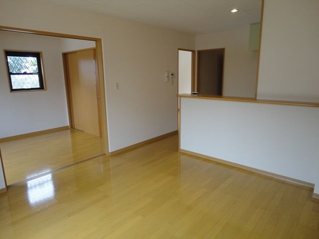 居室・リビング　リビング　※別号室参考写真