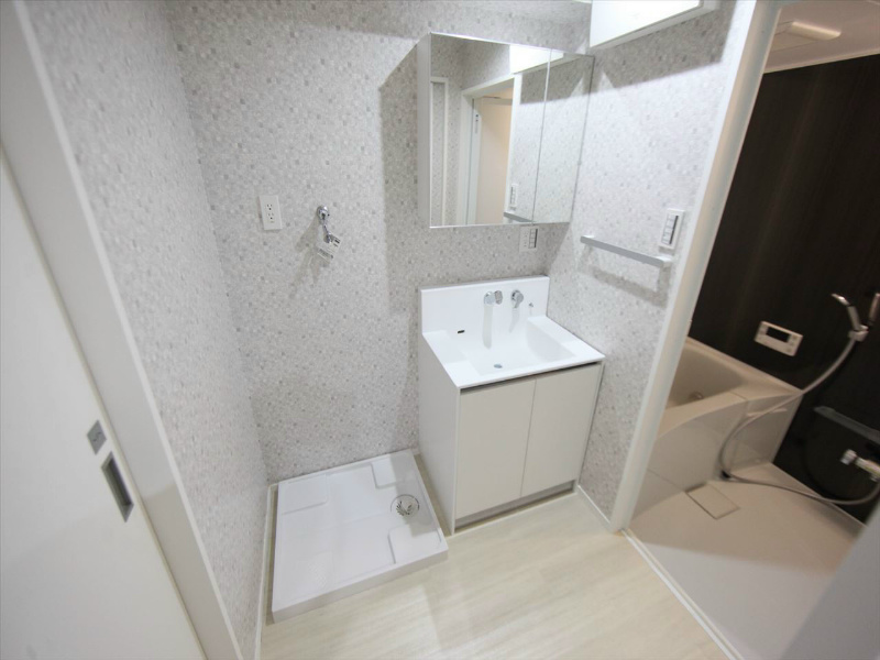 洗面設備　脱衣所　独立洗面台（シャンプードレッサー付）