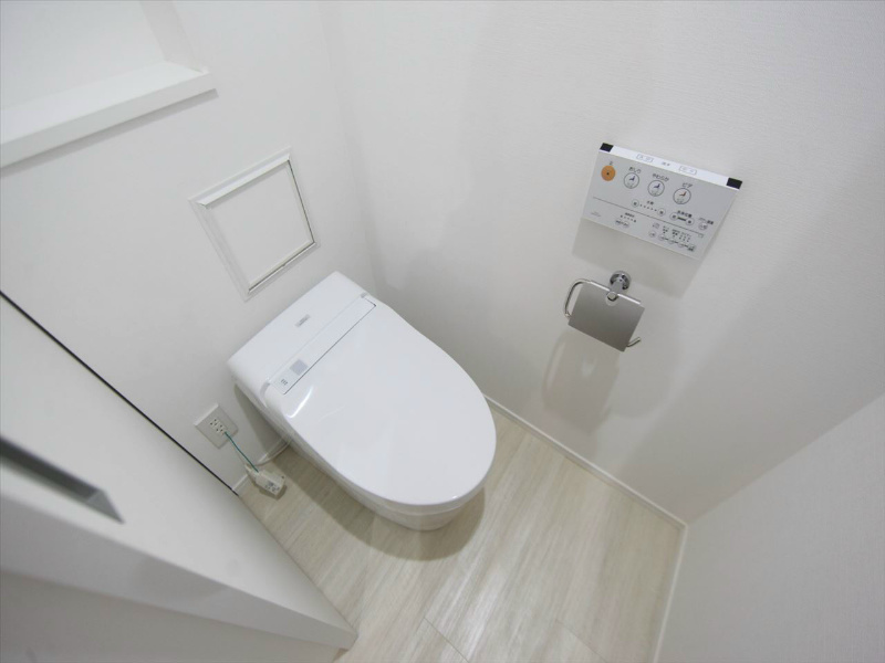 トイレ　温水洗浄暖房便座付トイレ