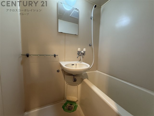 洗面設備　浴室内に洗面台付き！