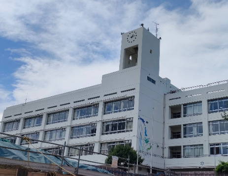 小学校　新宿区立余丁町小学校（小学校）まで471m