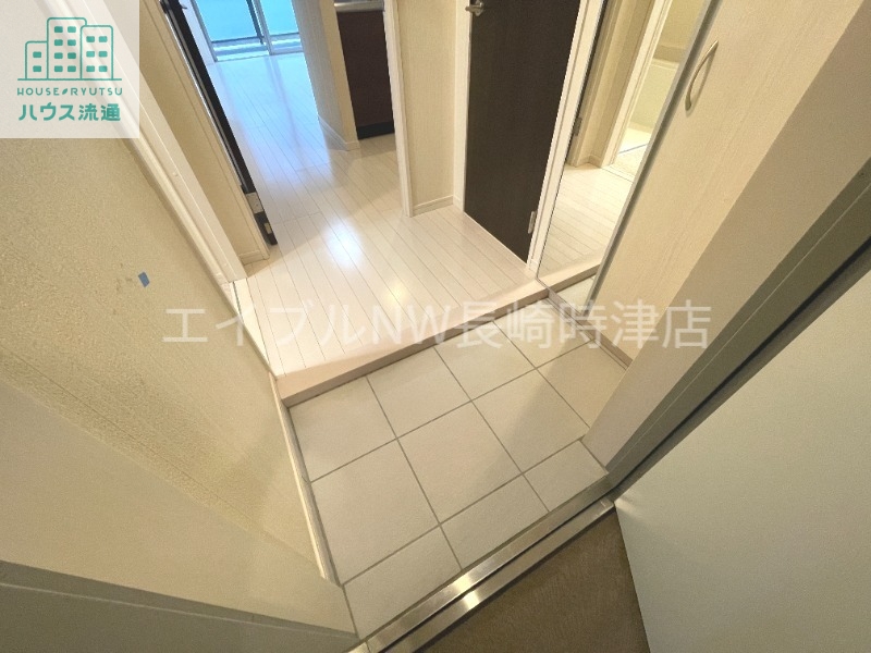 玄関　※別号室写真、家具家電はございません。