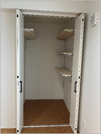 収納　1Fの大型WICとは別に、2F洋室収納もたっぷり※クリーニン