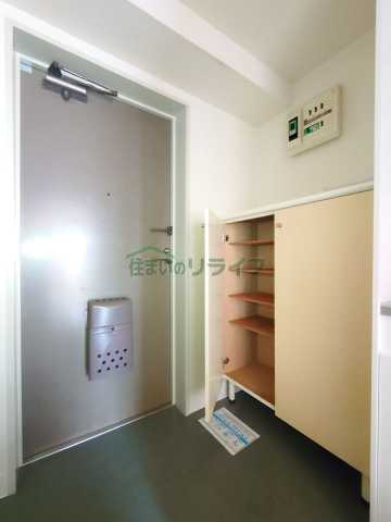 玄関　お電話でお問合せのお客様を対象に初期費用割引中。