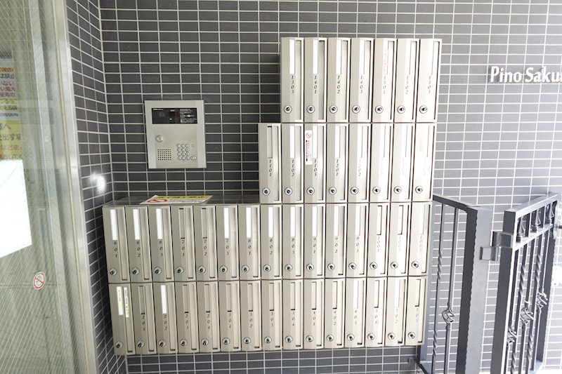 エントランス　エントランスにメールボックスがあり、郵便物を受け取れます