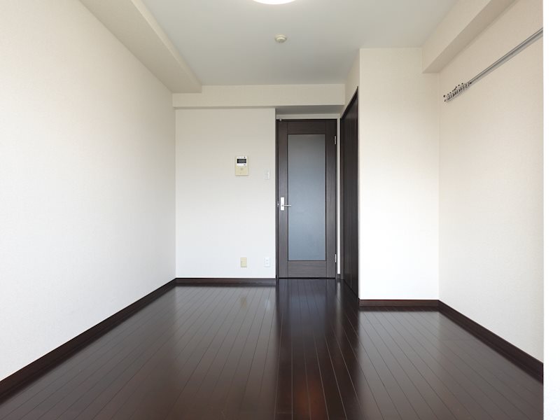 居室・リビング　シックな色合いの室内