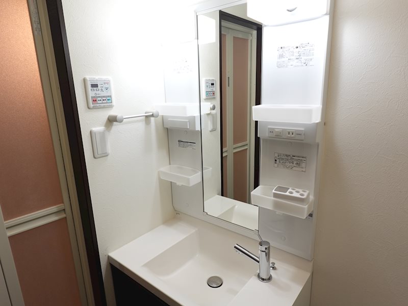 洗面設備　身支度に便利な独立洗面台