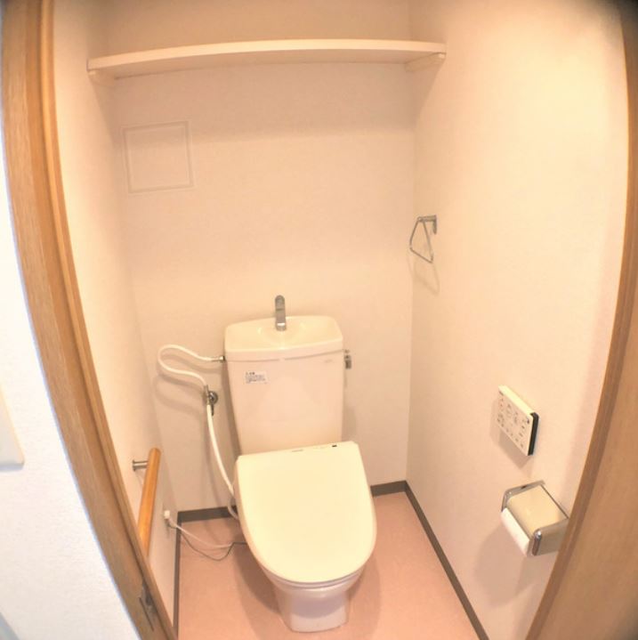 トイレ　嬉しい温水洗浄便座♪