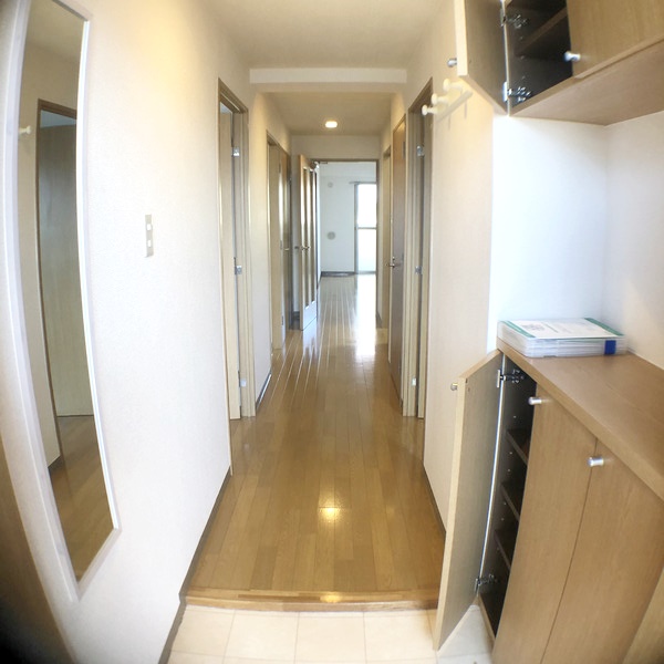 玄関　ゆったりとした玄関スペースです♪