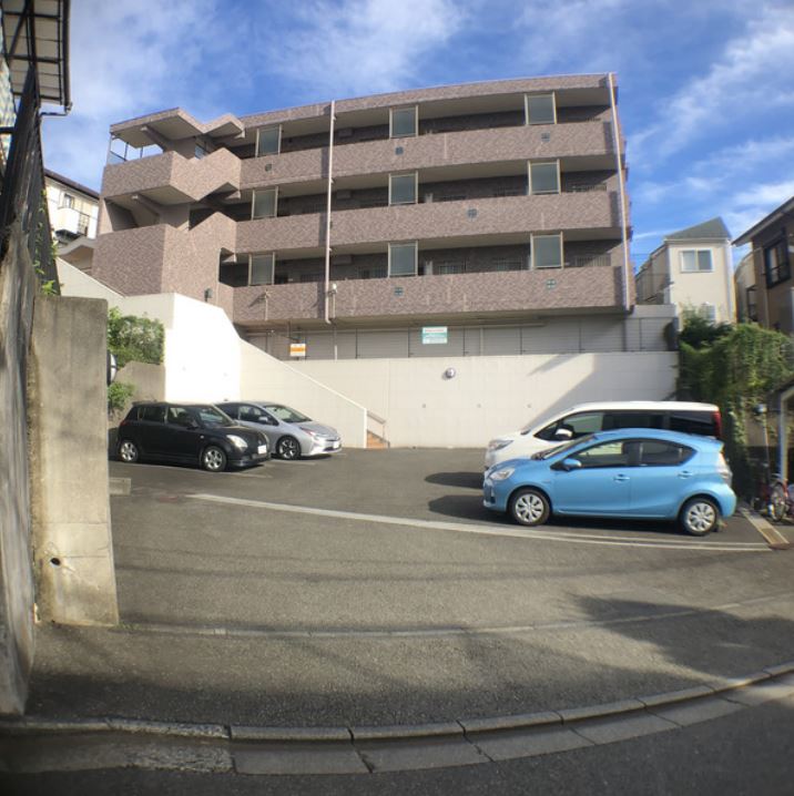 駐車場　敷地内駐車場ございます♪