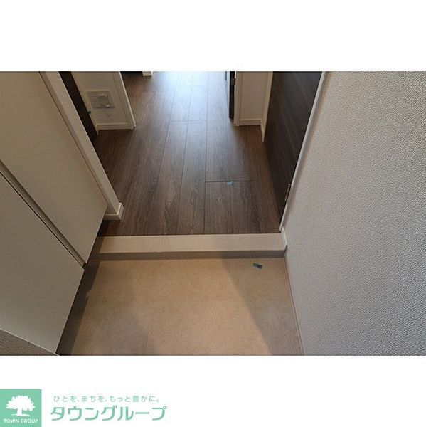 玄関　同建物内参考写真