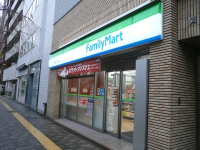 コンビニ　ファミリーマート渋谷東二丁目店（コンビニ）まで597m