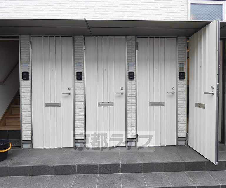 その他共有部分　建物入り口になります。