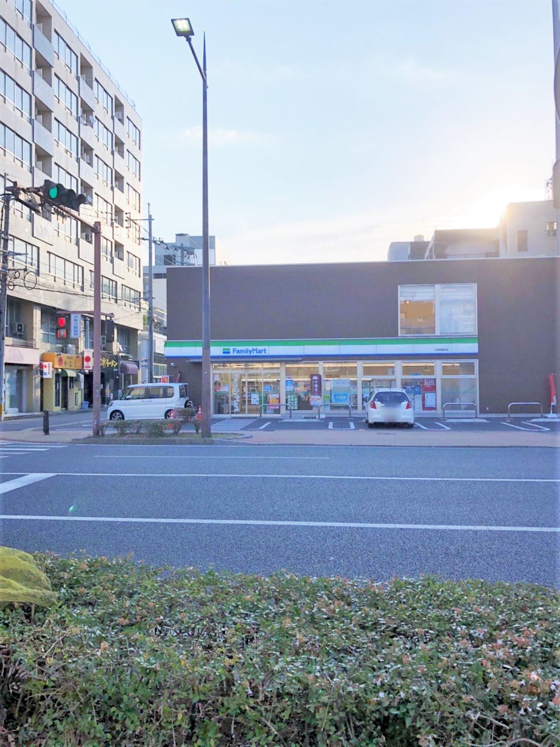 コンビニ　ファミリーマート小倉紺屋町店（コンビニ）まで370m