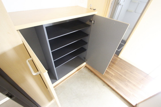 玄関　※別号室の写真です。