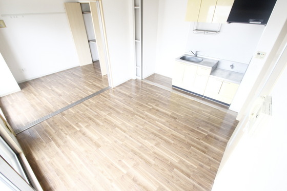 居室・リビング　※別号室の写真です。