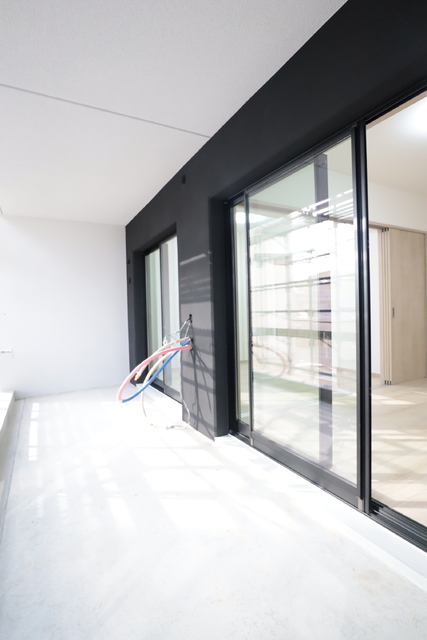 バルコニー　★建築段階中ですが広々としたバルコニーも使い勝手良し★Ｂ号室