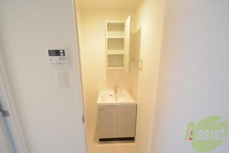 洗面設備　使いやすい洗面台です。