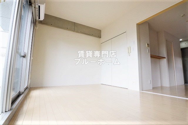 その他部屋・スペース　8帖の明るい洋室！