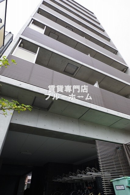建物外観　鉄筋コンクリート造9階建て