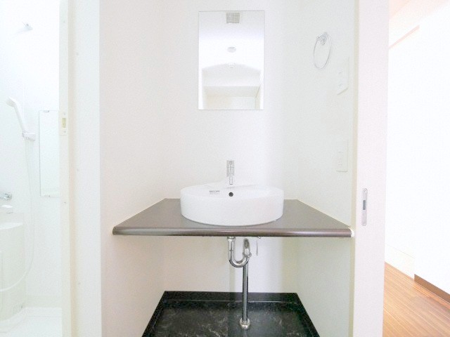 洗面設備　オシャレな洗面化粧台です♪