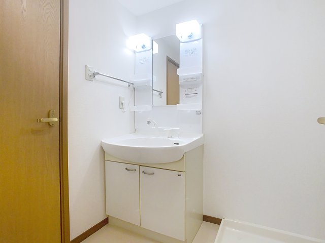 洗面設備　掲載写真は同型の左右反転の部屋を掲載しております。仕様等が異