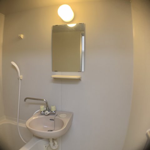 洗面設備　浴室内に洗面台付き♪