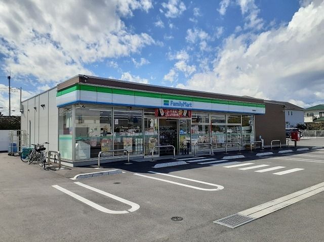 コンビニ　ファミリーマート甲斐篠原店（コンビニ）まで180m