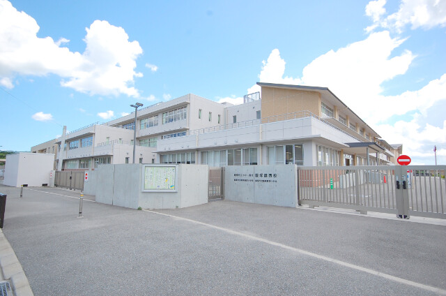 小学校　飯塚市立小中一貫校飯塚鎮西校（小学校）まで1562m