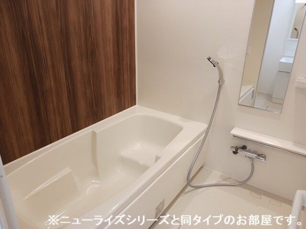 バス・シャワールーム　※参考写真　同建築メーカー施工の同間取完成他物件のものです。