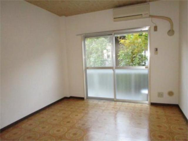 居室・リビング　６帖の洋室