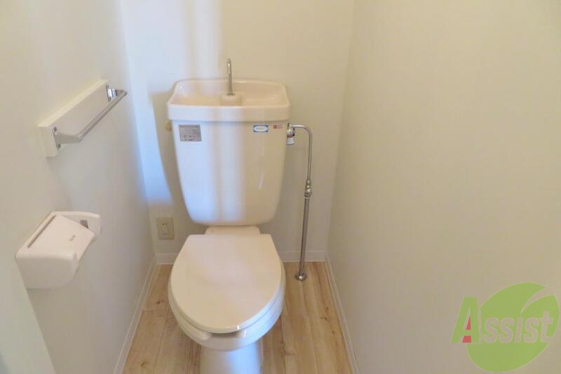 トイレ　シンプルですが、バス・トイレ別で快適です。