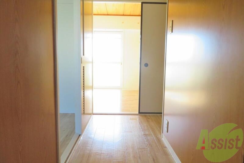 玄関　奥行きが感じられる写真になってます。