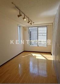 その他部屋・スペース　落ち着いた色調の寝室です