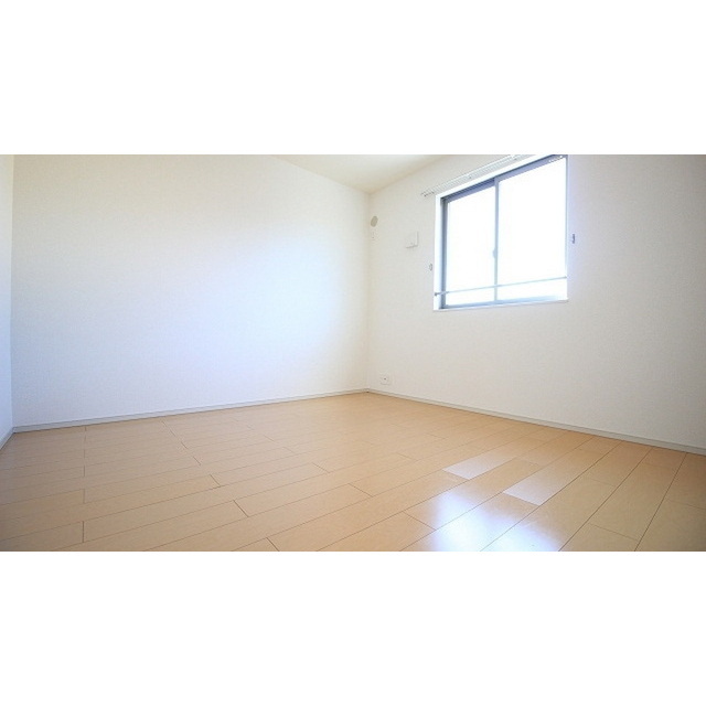 居室・リビング　明るい日差しの室内