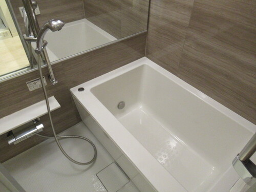 バス・シャワールーム　バス（浴室）