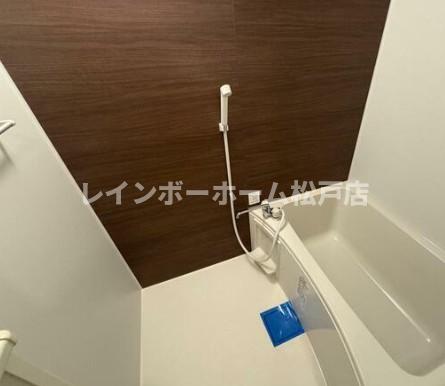 バス・シャワールーム　コンパクトで使いやすいお風呂です