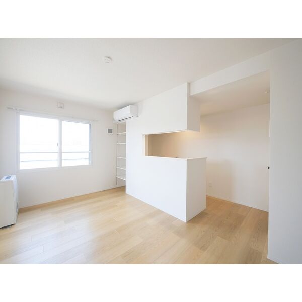 居室・リビング　☆白基調の明るい内装☆