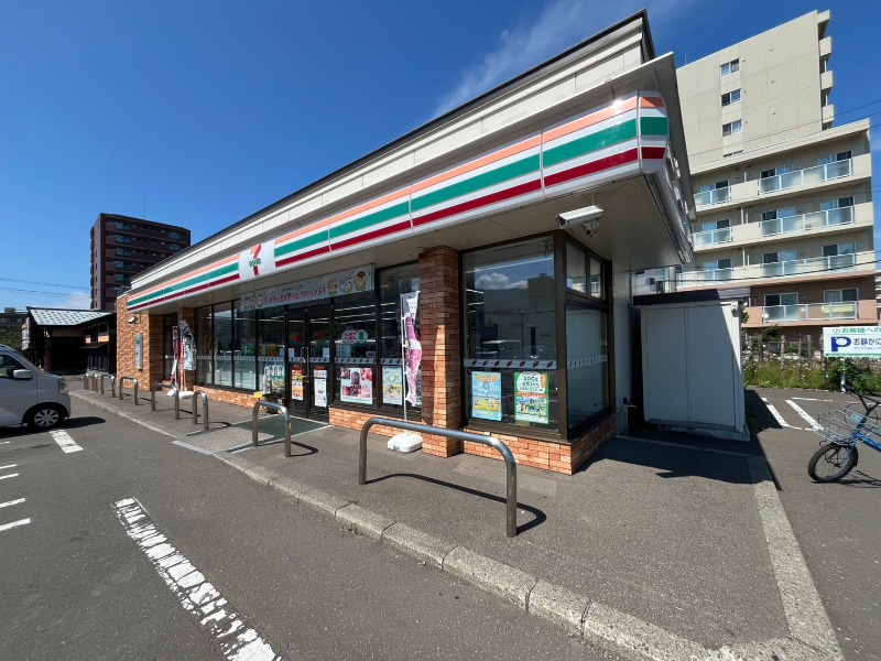コンビニ　セブンイレブン札幌発寒6条店（コンビニ）まで195m