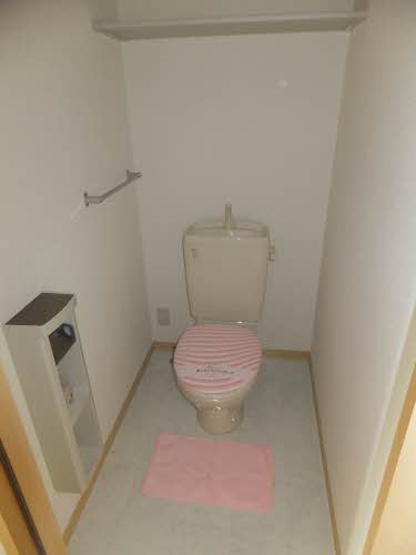 トイレ　※温水洗浄便座に変更されております