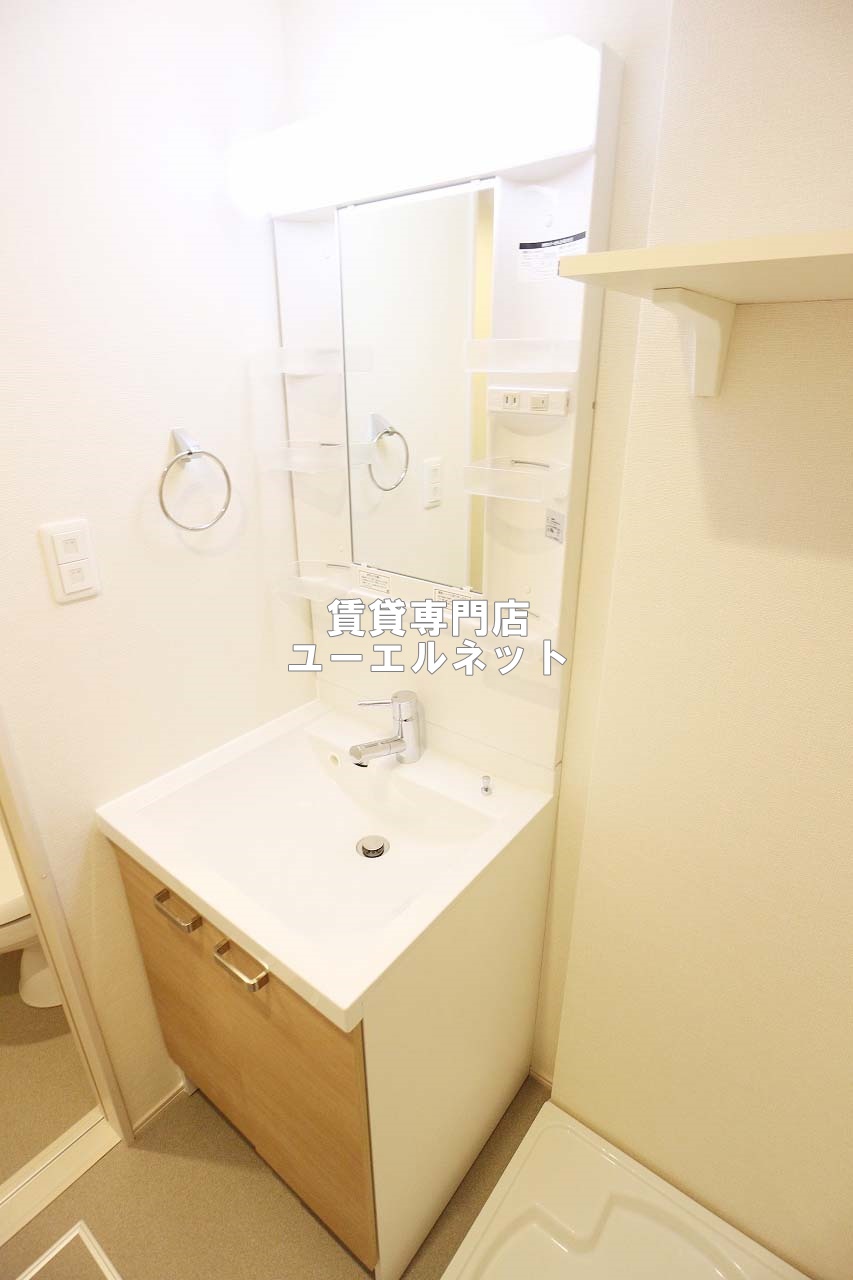 洗面設備　清潔感ある独立洗面台で毎日気持ちよく♪