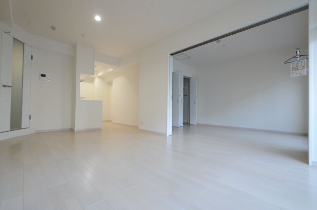 居室・リビング　床色が明るくて綺麗です♪