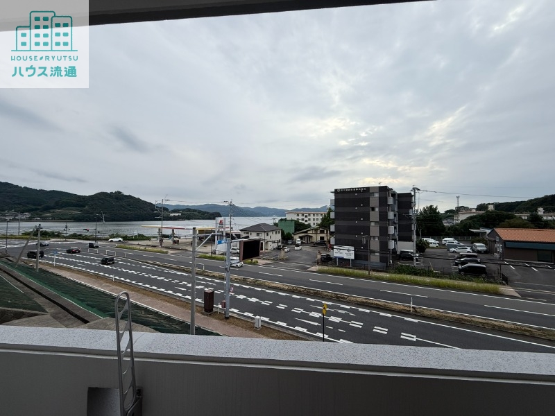 バルコニー　※写真は同間取り別号室です