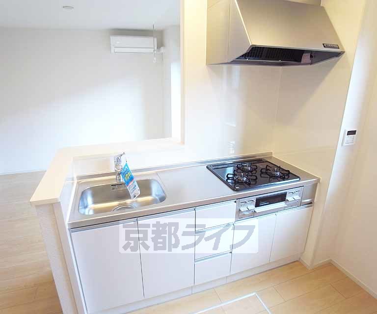 キッチン　３口ガスコンロ付きのシステムキッチン！