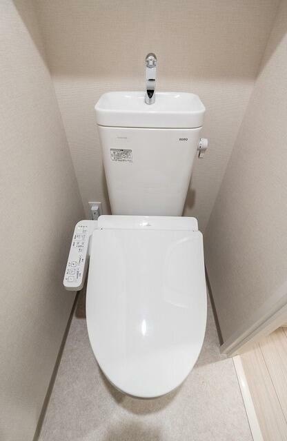 トイレ　温水洗浄便座