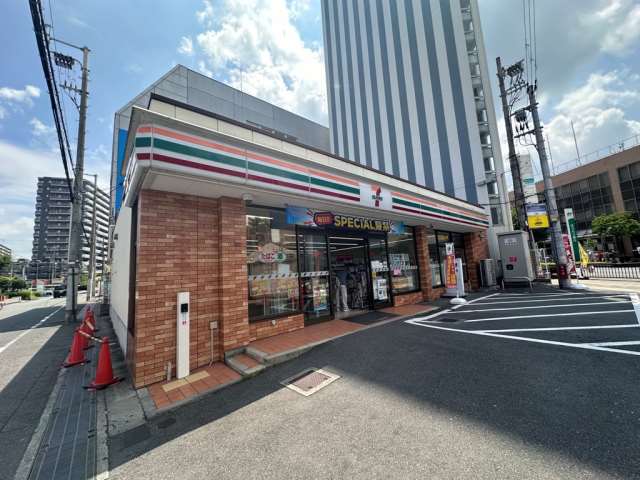 コンビニ　セブンイレブン（コンビニ）まで179m