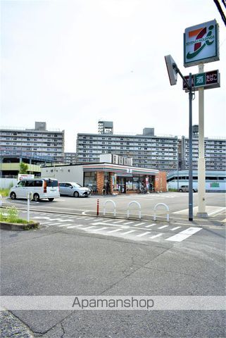 コンビニ　セブンイレブン（コンビニ）まで566m