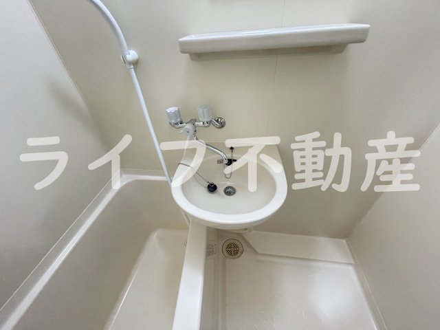 洗面設備　朝の支度にも助かる、独立の洗髪洗面化粧台