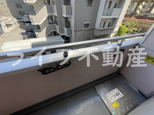 バルコニー　暖かな日差しのふりそそぐバルコニー