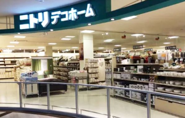 ショッピングセンター　ニトリデコホームKAMEIDO　CLOCK店（ショッピングセンター）まで300m